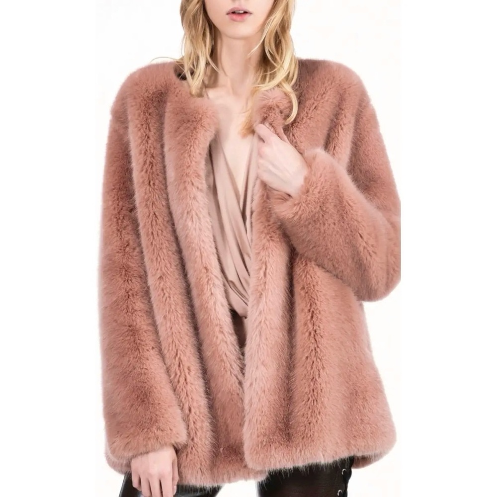 Pinko faux-fur pink jacket. 🩷